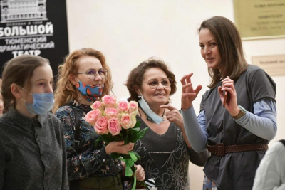 В Тюменском БДТ открылась выставка работ Натальи Григорьевой