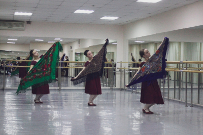 12 декабря Анна Владимировна Васина - преподаватель хореографических дисциплин провела открытый урок на тему: &quot;Работа с предметом в народном танце&quot;!